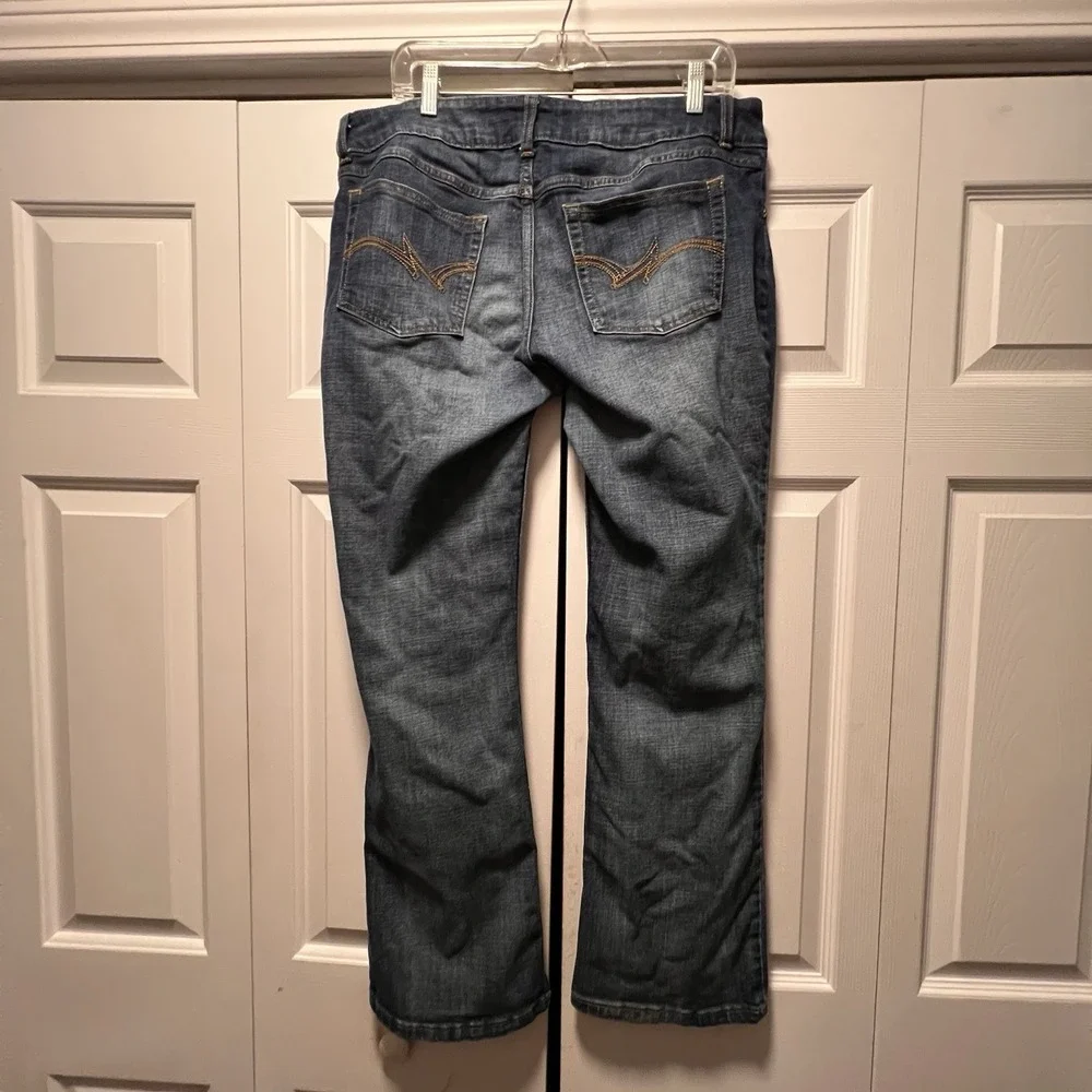 Wrangler Women's Mid-Rise Bootcut Jeans Style 09MWZAH Size 15 x 32 - Picture 2 of 10